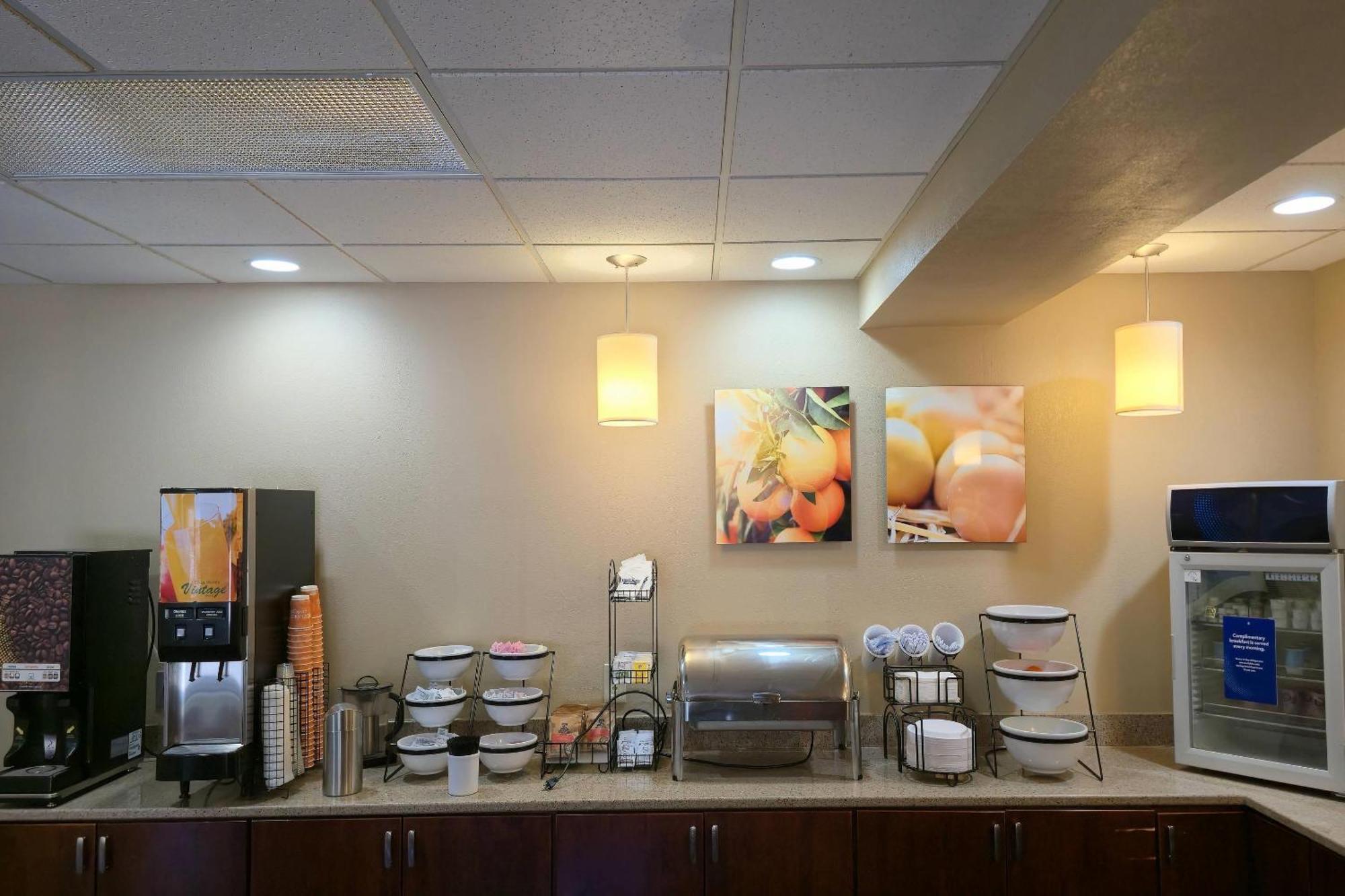 Comfort Inn & Suites Grafton-Cedarburg Exteriér fotografie